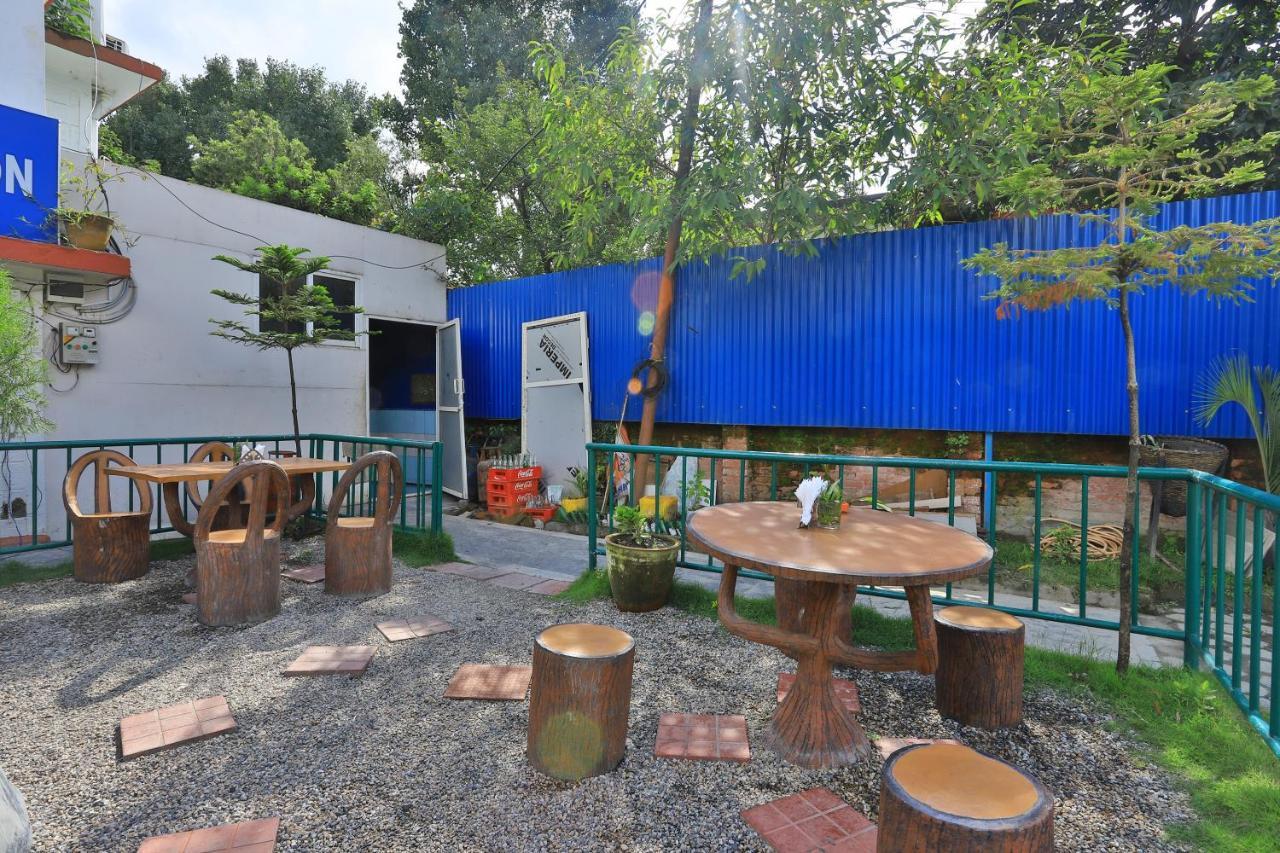 Oyo 591 Hotel Blue Moon Dharampur Exterior foto